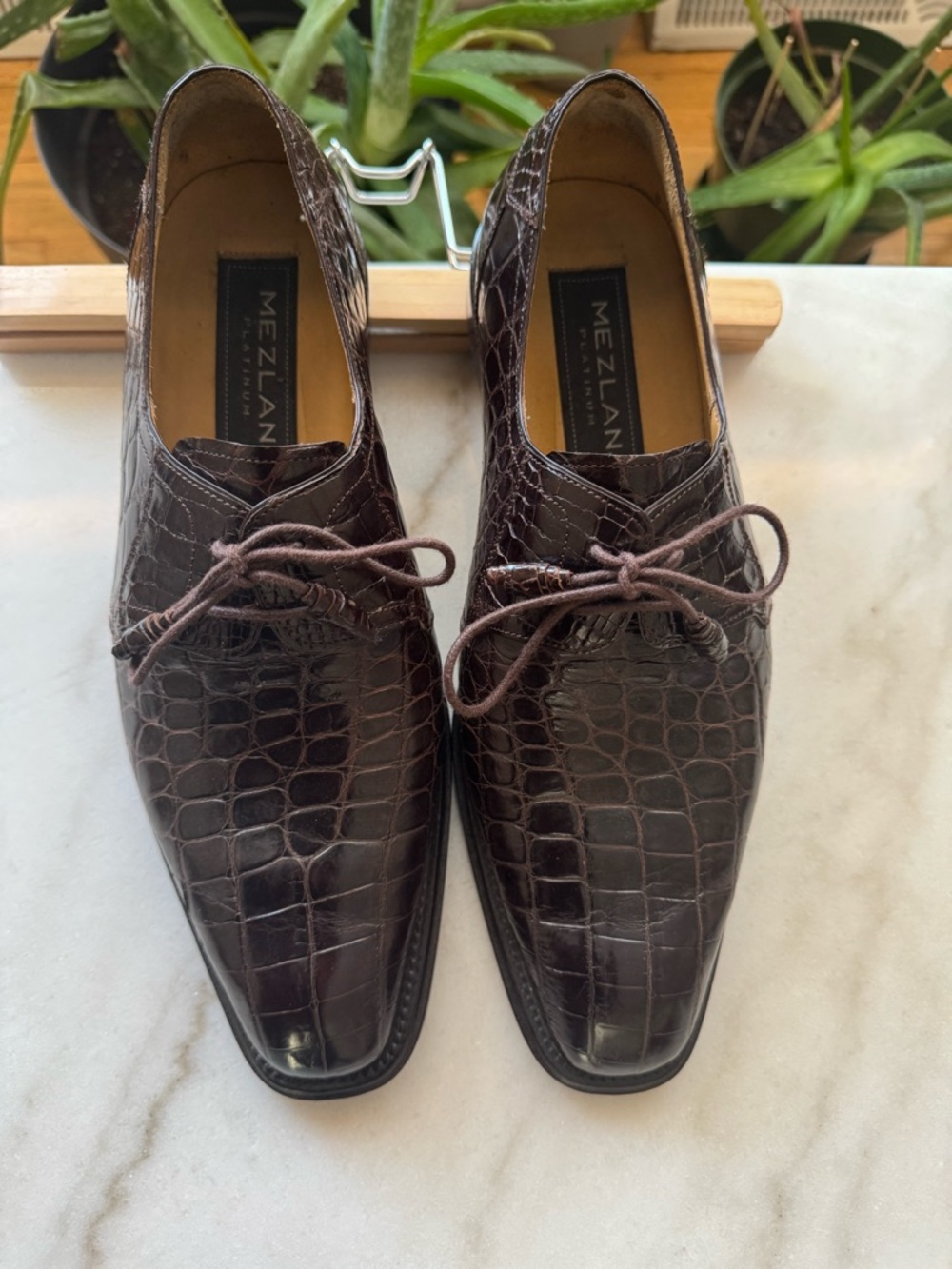 Mezlan Dark Brown Croc-Embossed Leather Lace-Up Oxfords